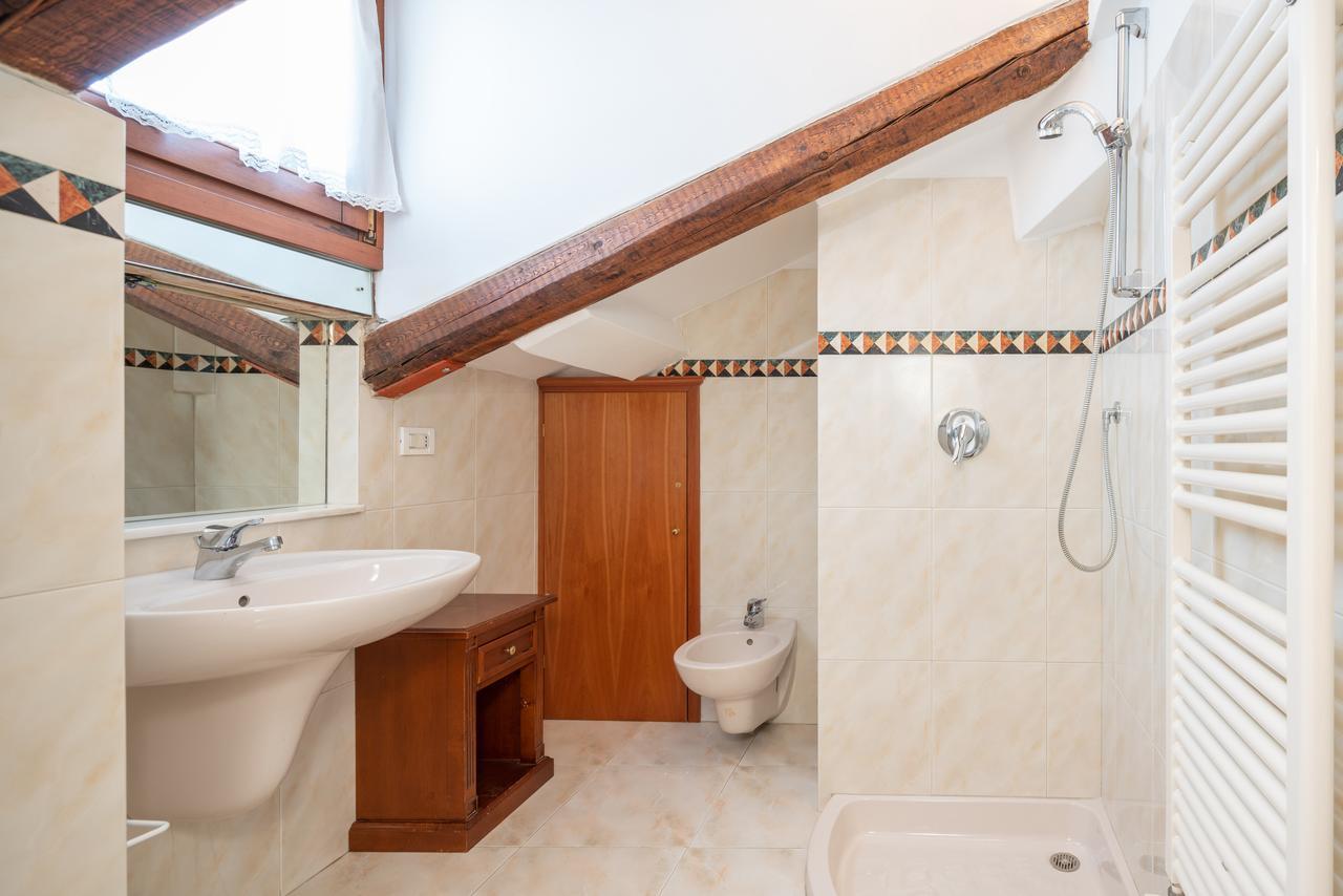 Апартаменти Ve.N.I.Ce Cera Angels' Attic Венеція Екстер'єр фото
